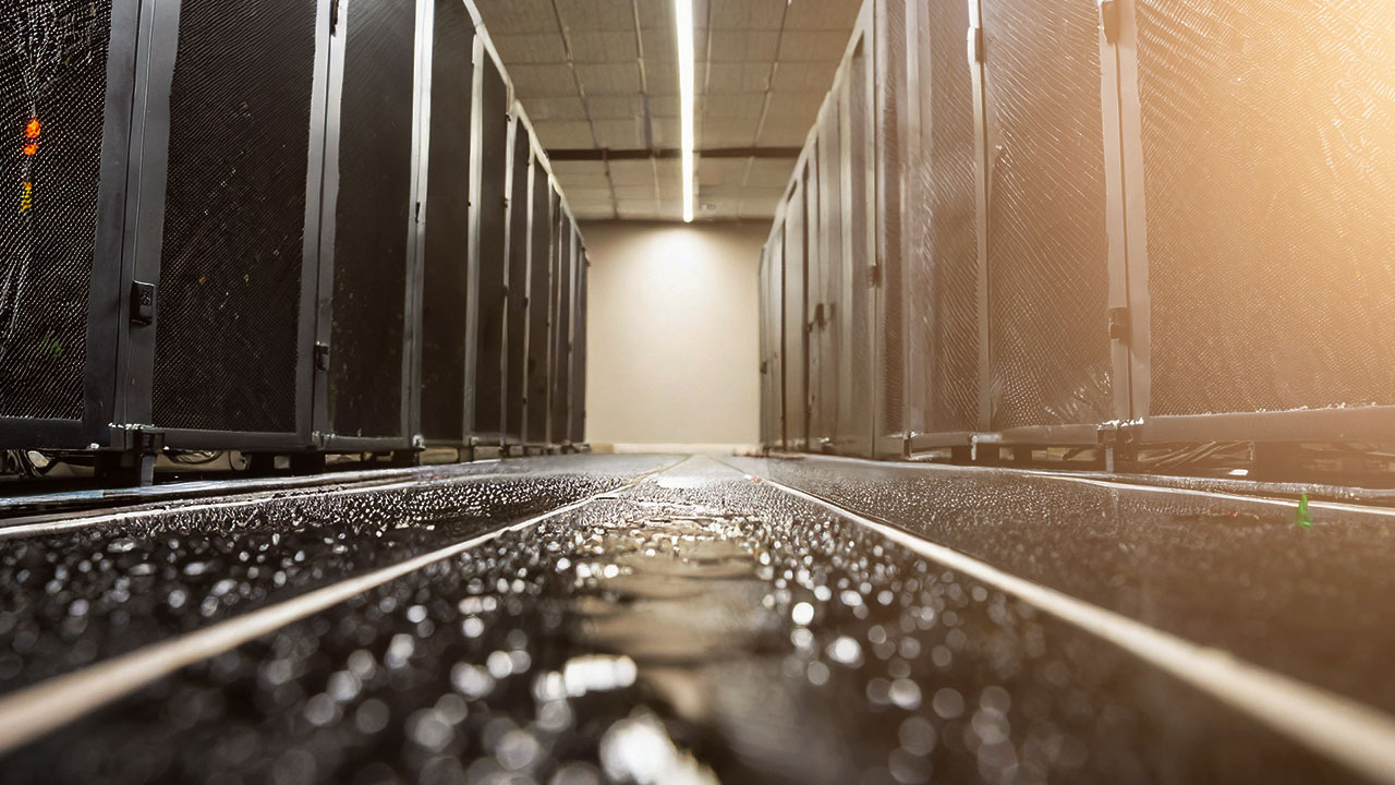 Prevent water damage: Leakage monitoring in the data center